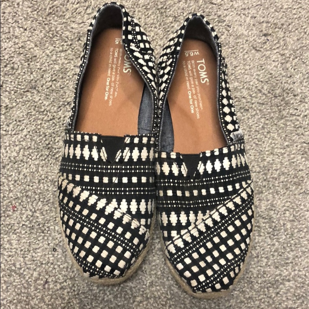 Toms flats, black and white. Size, 6.5